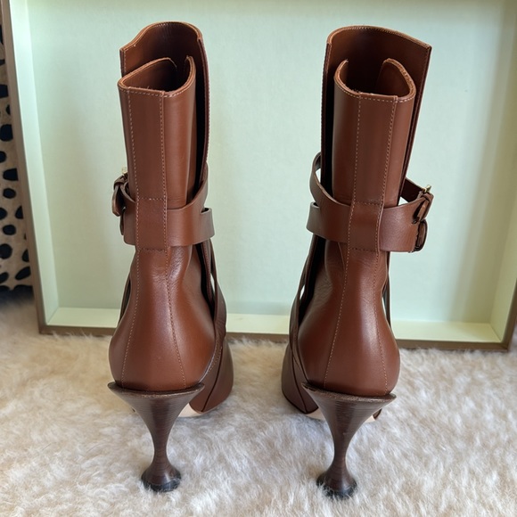 Burberry Ankle Boot - original box and dust bag included- 7.5 US - Picture 2 of 10
